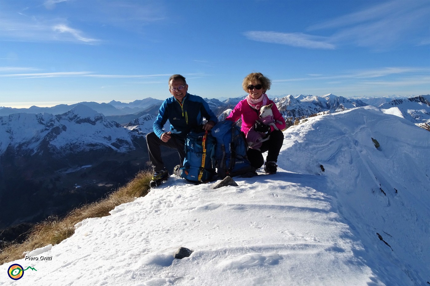 64 In vetta al Monte Valegino  (2415 m) con vista ad ovest.JPG -                                